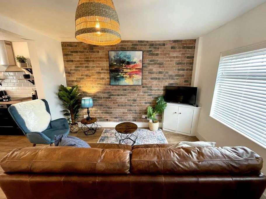 Charming Terrace Home, Nantwich -Near Train Station & Town Εξωτερικό φωτογραφία